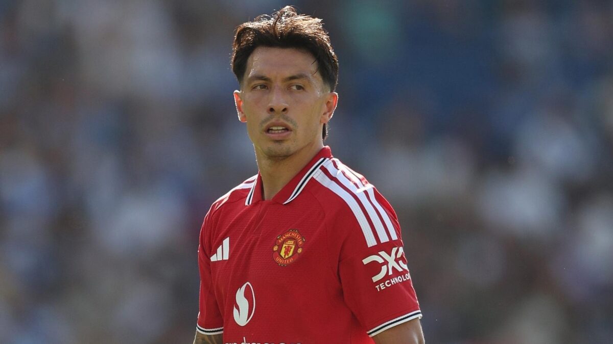 Lisandro Martínez, difensore Manchester United, è un obiettivo del Milan per il calciomercato estivo 2026