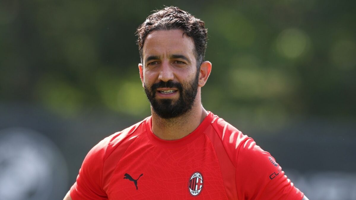 Rúben Amorim, allenatore AC Milan, qui durante una seduta di allenamento con i rossoneri a Milanello