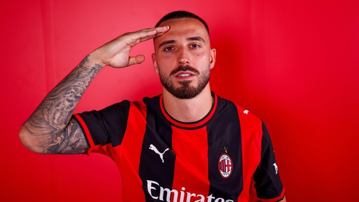 Mario Gila, difensore AC Milan, è presente a Milanello per l'inizio della stagione 2026-2027