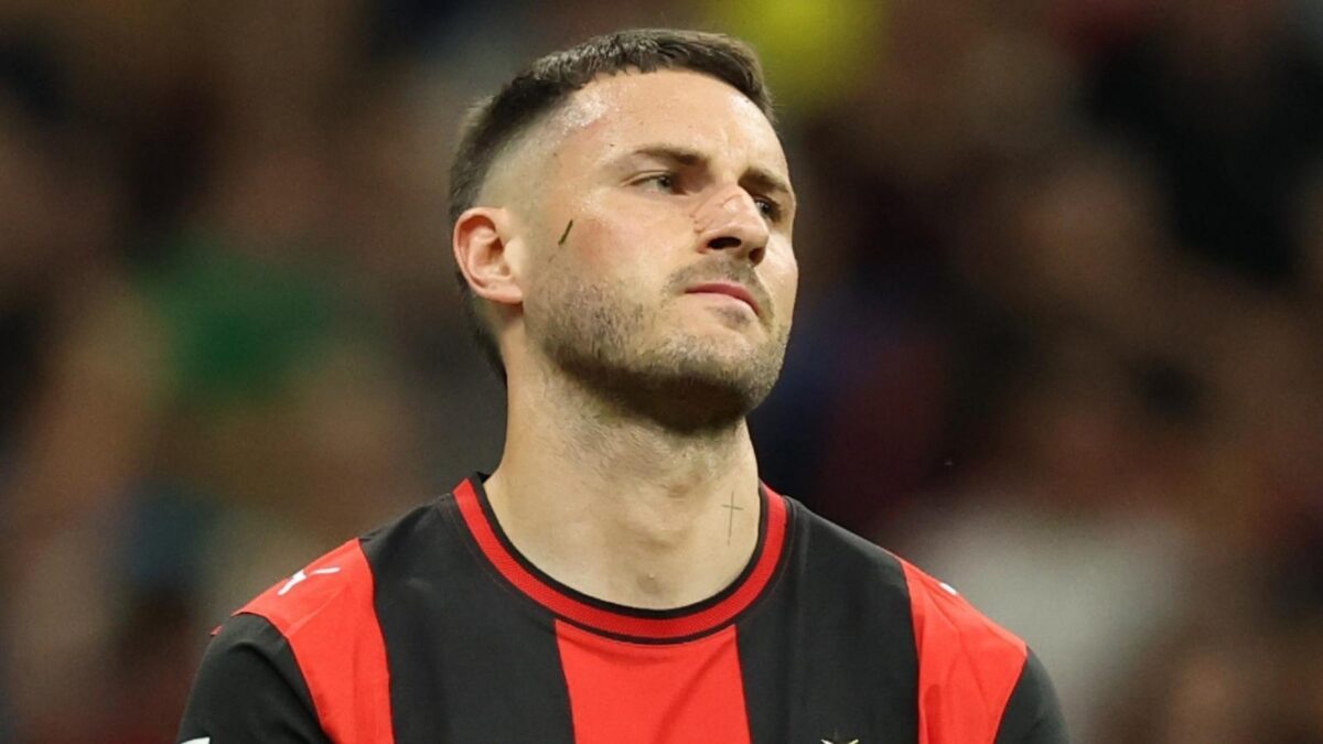 Santiago Giménez, attaccante AC Milan, ha rimediato un infortunio al piede destro durante Messico-Inghilterra 2-3 dei Mondiali 2026