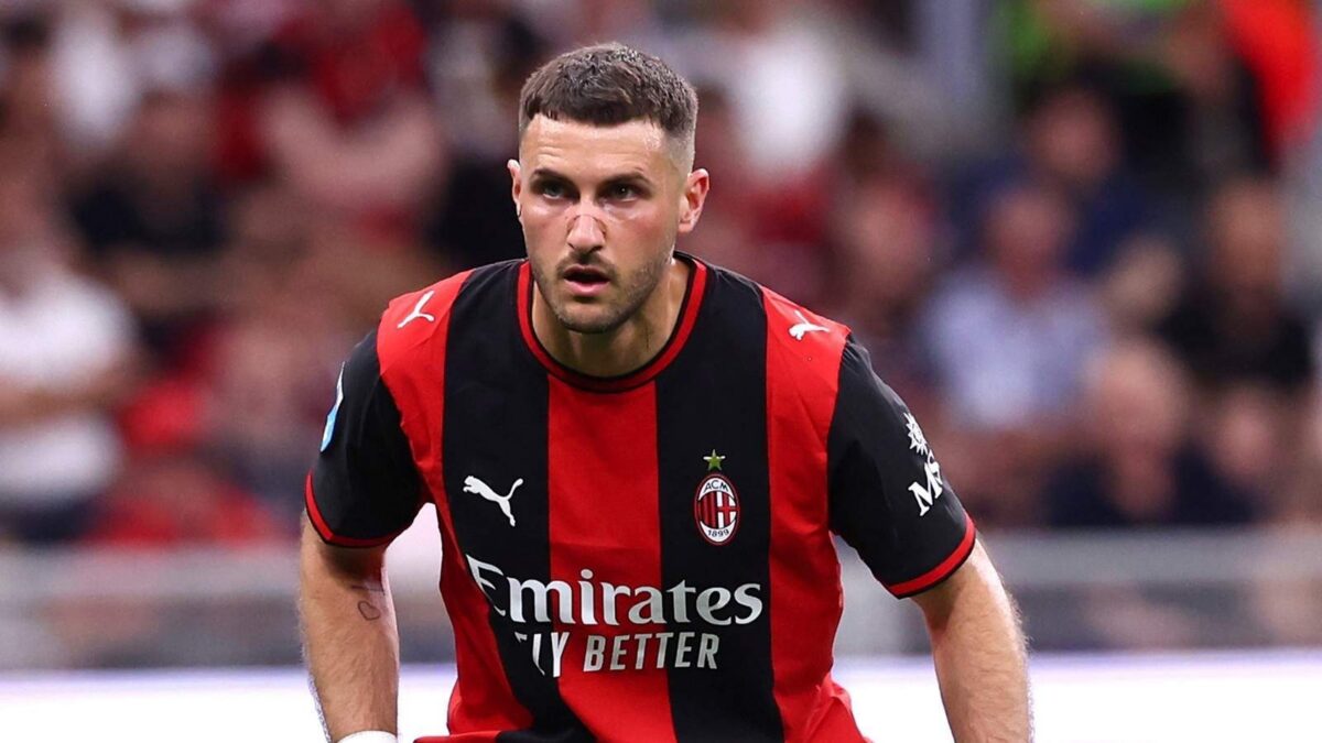 Santiago Giménez, attaccante AC Milan, ha rimediato un infortunio al piede destro durante Messico-Inghilterra 2-3 dei Mondiali 2026