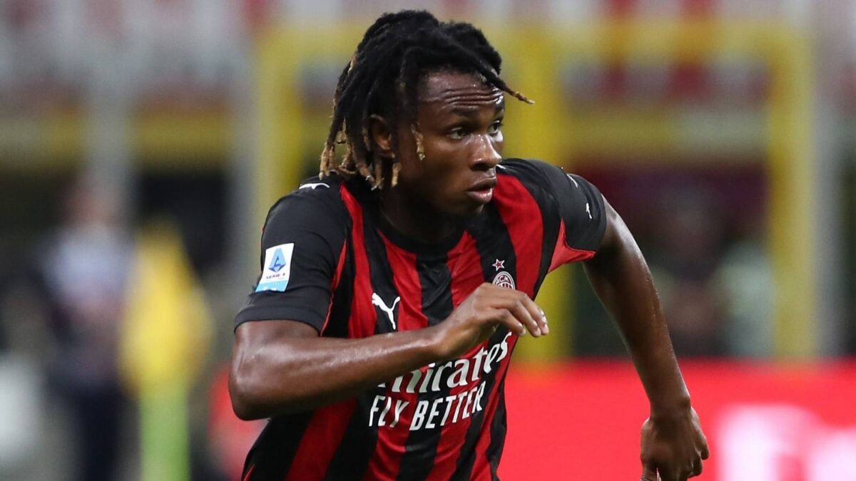 Samuel Chukwueze, attaccante AC Milan, dovrebbe lasciare i rossoneri nel calciomercato estivo 2026