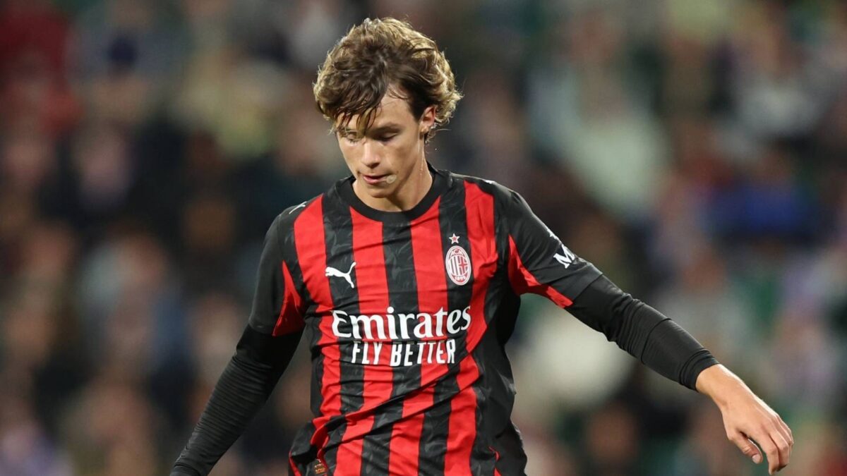 Christian Comotto, centrocampista AC Milan, potrebbe andare in prestito al Modena in questo calciomercato estivo 2026
