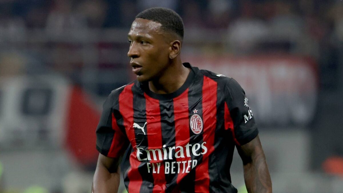Pervis Estupiñán, difensore AC Milan, lascerà i rossoneri in questo calciomercato estivo 2026