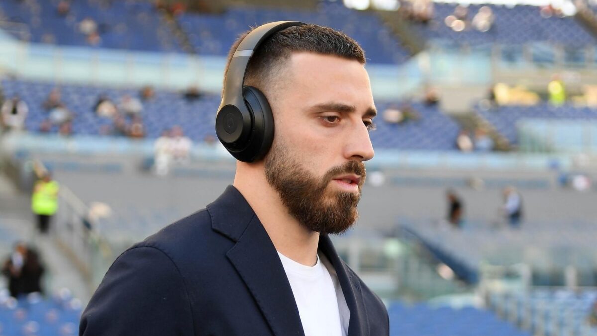 Mario Gila, difensore SS Lazio, svolgerà oggi le visite mediche con il Milan
