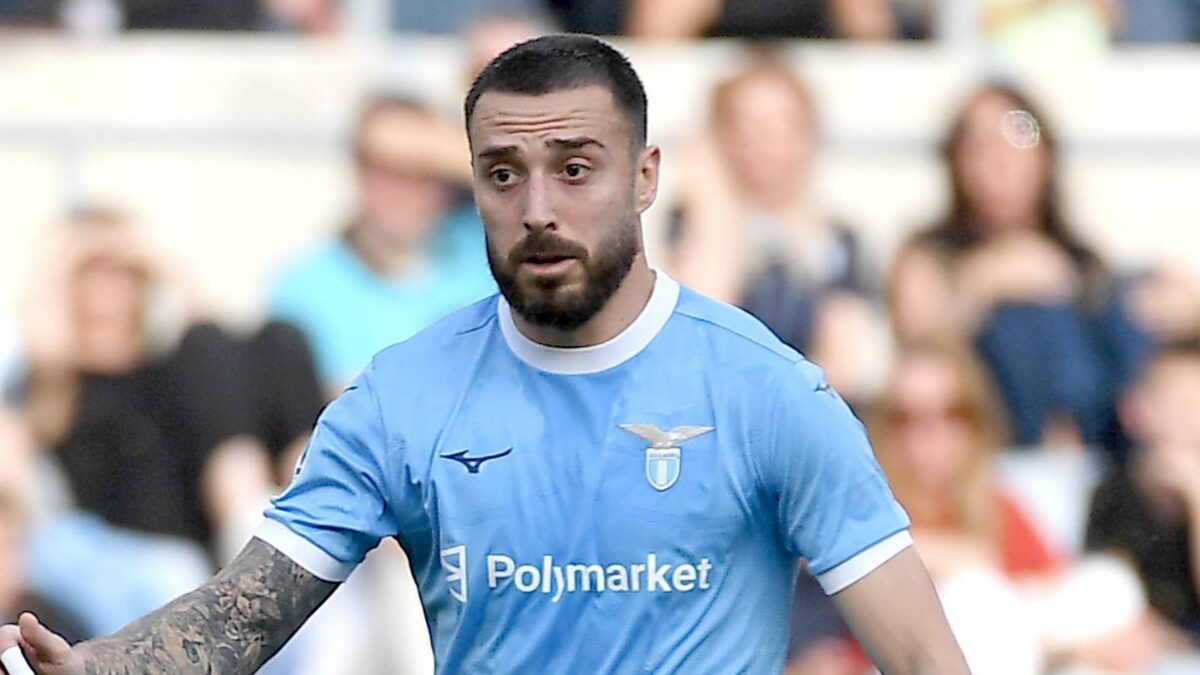 Mario Gila, difensore SS Lazio, è un obiettivo del Milan per il calciomercato estivo 2026