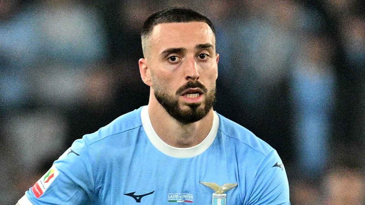 Mario Gila, difensore SS Lazio, è un obiettivo del Milan per il calciomercato estivo 2026