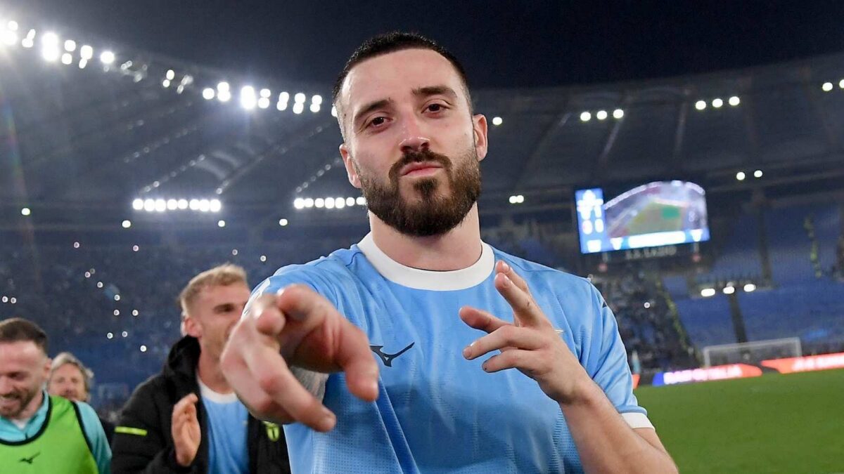 Mario Gila, difensore SS Lazio, obiettivo del Milan per il calciomercato estivo 2026