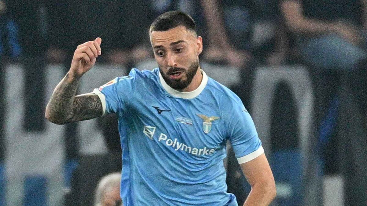 Mario Gila, difensore SS Lazio, è un obiettivo del Milan per il calciomercato estivo 2026