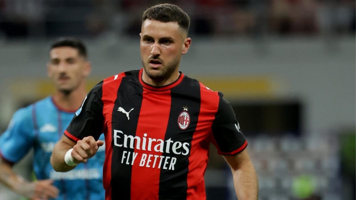 Santiago Giménez, attaccante AC Milan, può lasciare i rossoneri in questo calciomercato estivo 2026