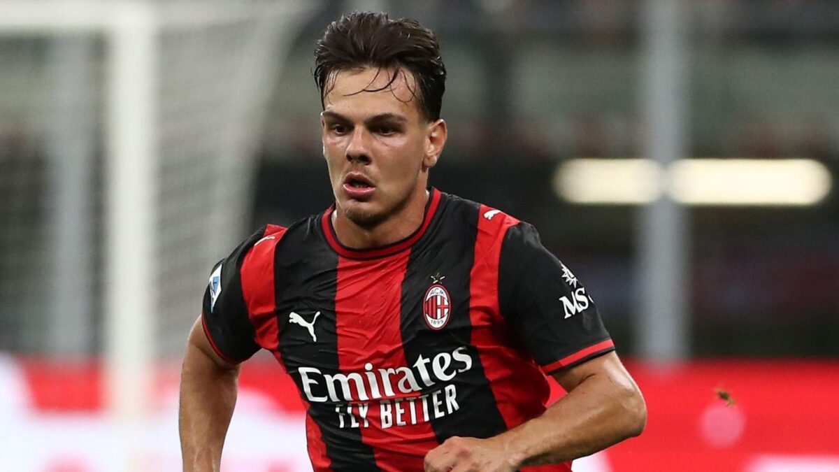 Ardon Jashari, centrocampista AC Milan, è tra i giocatori che verranno valutati nel ritiro estivo in vista del calciomercato 2026