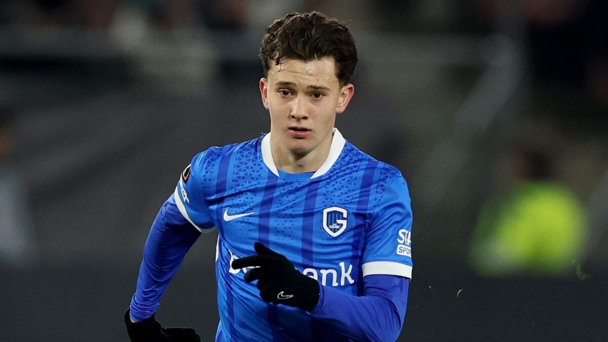 Kōnstantinos Karetsas, trequartista del KRC Genk, è un obiettivo del Milan per il calciomercato estivo 2026