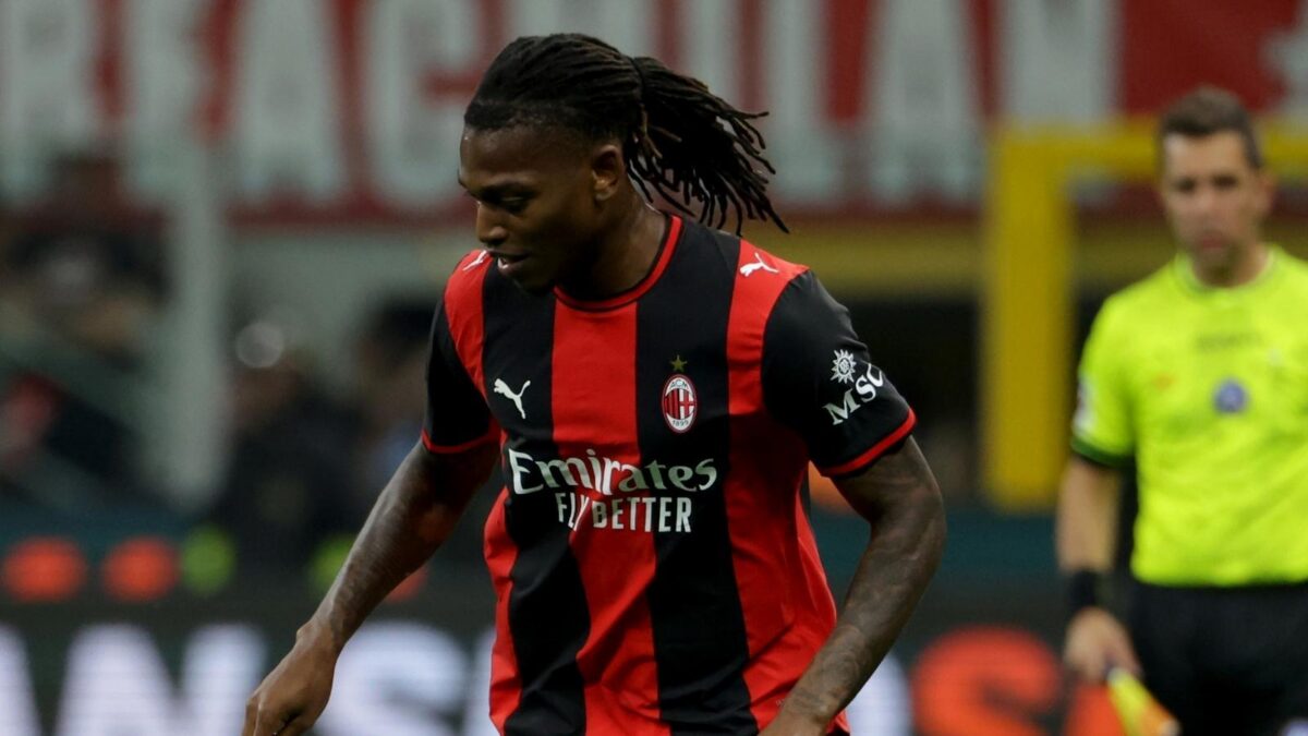Rafael Leão, attaccante AC Milan, dovrebbe lasciare i rossoneri nel calciomercato estivo 2026