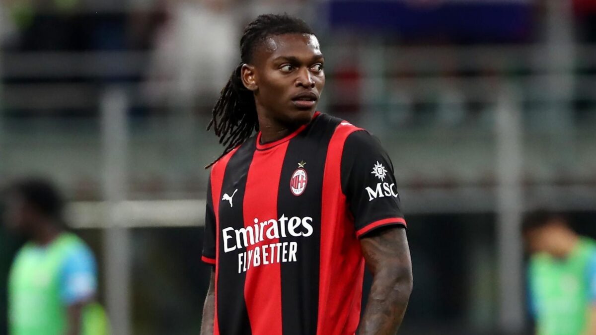 Rafael Leão, attaccante AC Milan, dovrebbe lasciare i rossoneri nel calciomercato estivo 2026