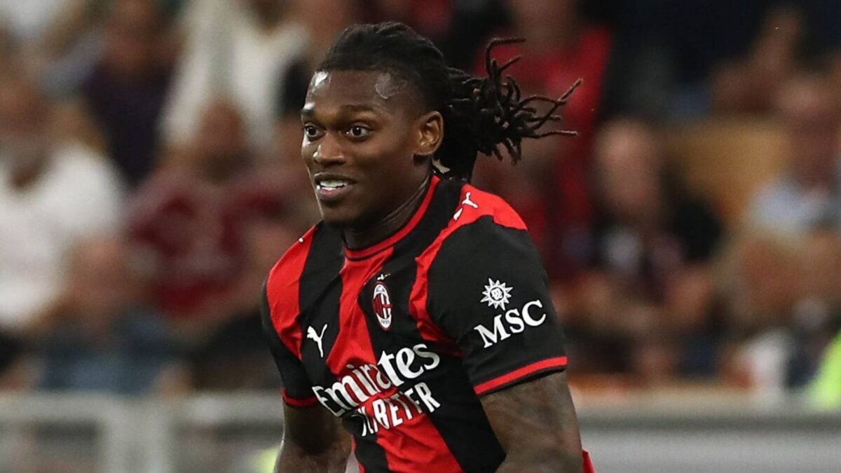 Rafael Leão, attaccante AC Milan, dovrebbe lasciare i rossoneri in questo calciomercato estivo 2026