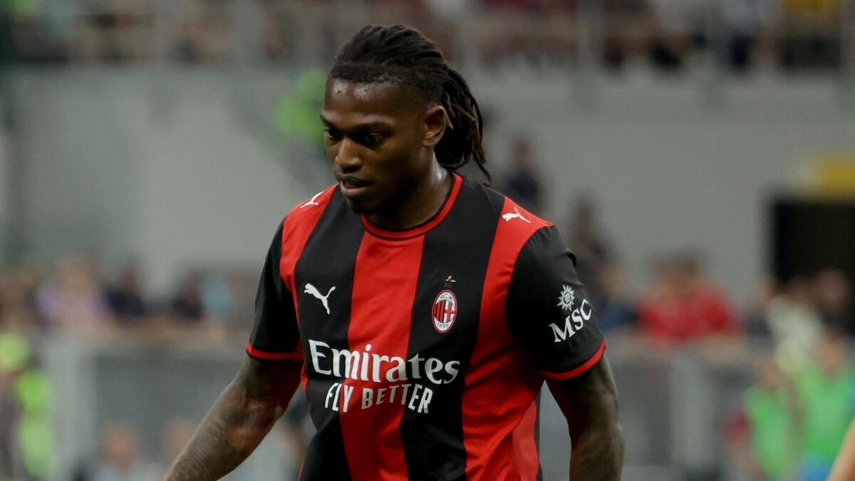 Rafael Leão, attaccante AC Milan, lascerà i rossoneri in questo calciomercato estivo 2026