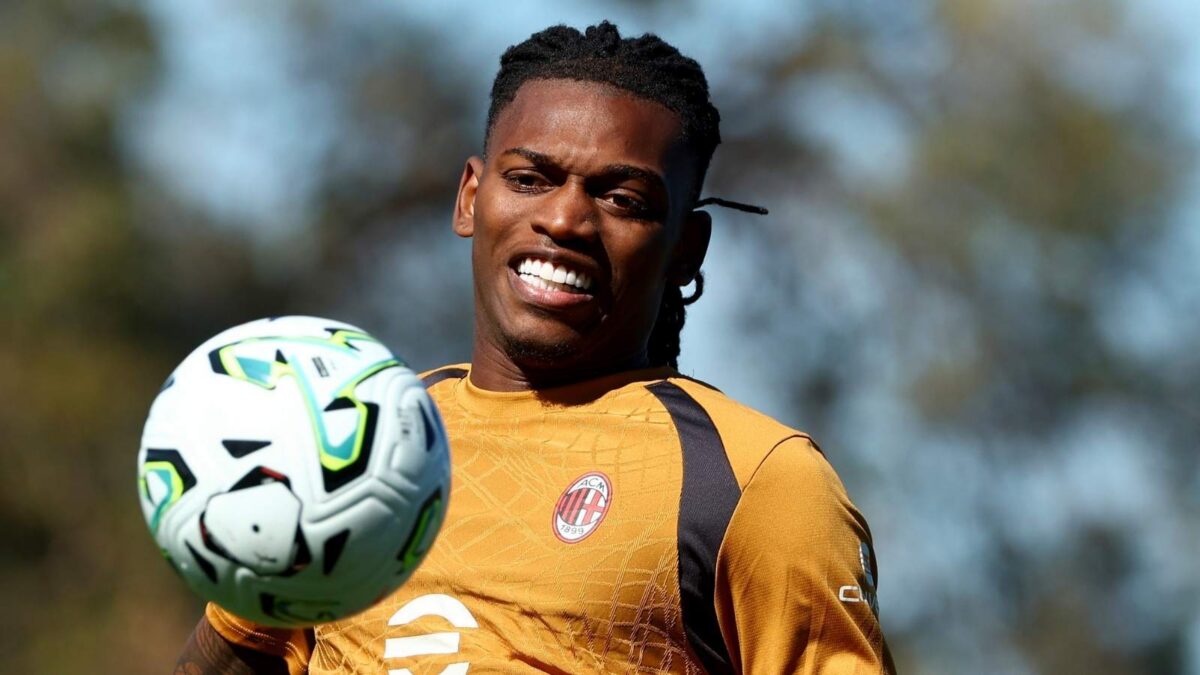 Rafael Leão, attaccante AC Milan, dovrebbe lasciare i rossoneri in questo calciomercato estivo 2026
