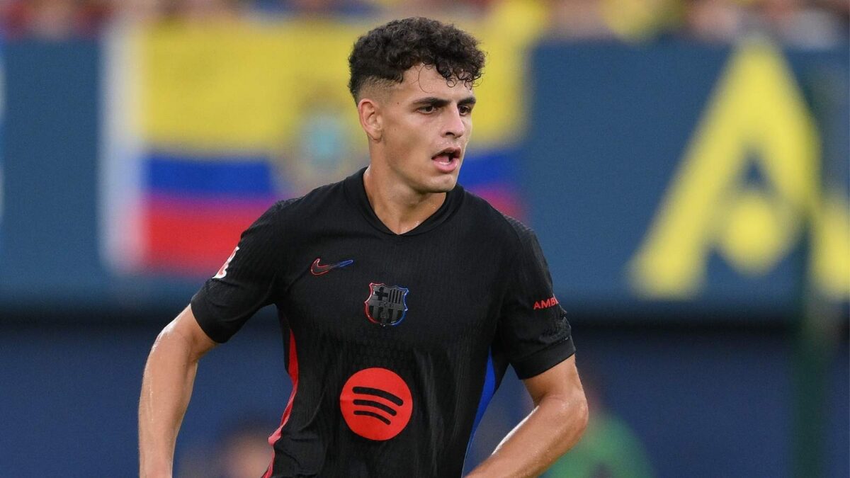 Sergi Domínguez, difensore Dinamo Zagabria, qui con la maglia del Barcellona, è un obiettivo del Milan per il calciomercato estivo 2026