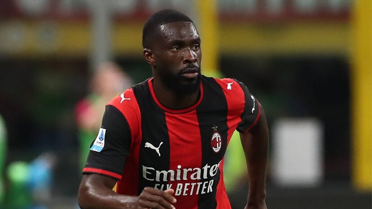 Fikayo Tomori, difensore AC Milan, lascerà i rossoneri in questo calciomercato estivo 2026