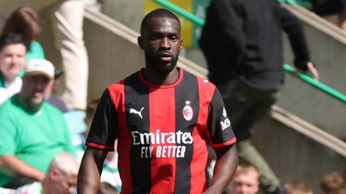 Fikayo Tomori, difensore AC Milan, dovrebbe lasciare i rossoneri in questo calciomercato estivo 2026