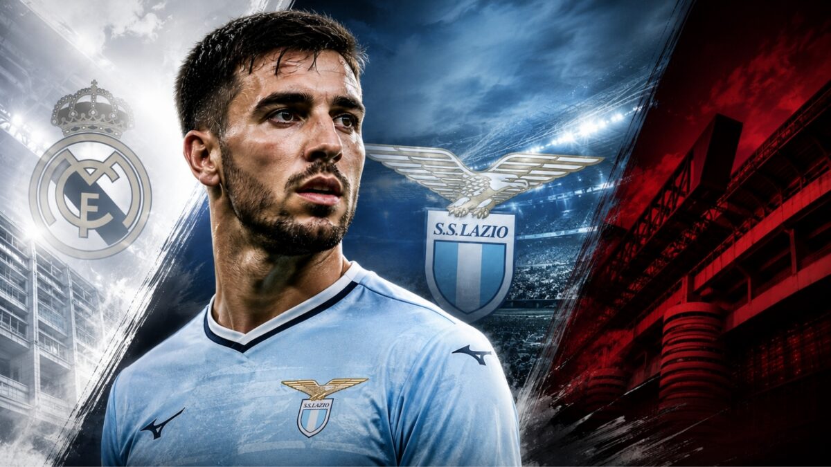 Primo piano di Mario Gila con la maglia della Lazio e gli stemmi di Real Madrid e Milan sullo sfondo