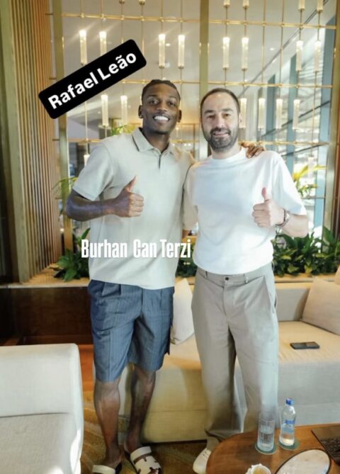 Rafael Leão, attaccante AC Milan, in vacanza in Turchia
