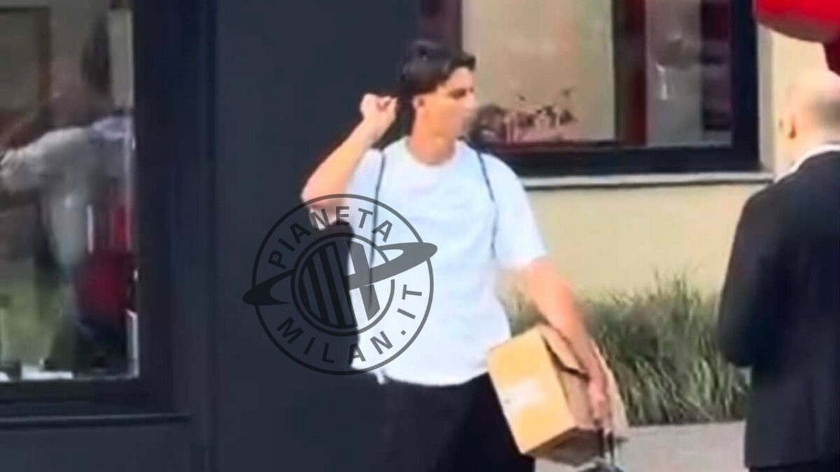 L'arrivo dei giocatori del Milan a Milanello per il raduno della stagione 2026-2027