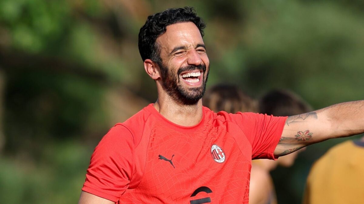 Rúben Amorim, allenatore AC Milan, qui durante una seduta di allenamento con i rossoneri a Milanello