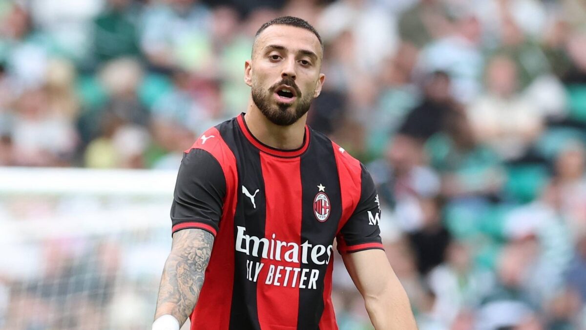 Mario Gila, difensore AC Milan, qui durante l'amichevole pareggiata 2-2 a Glasgow contro il Celtic
