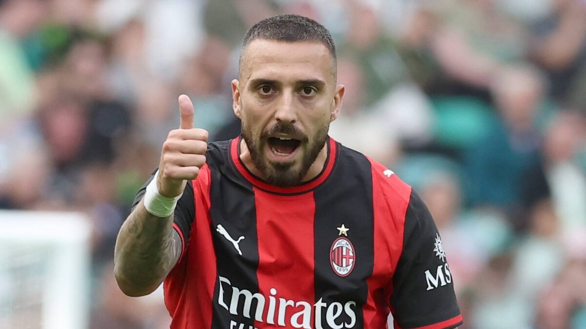 Mario Gila, difensore AC Milan, qui in campo durante l'amichevole contro il Celtic a Glasgow