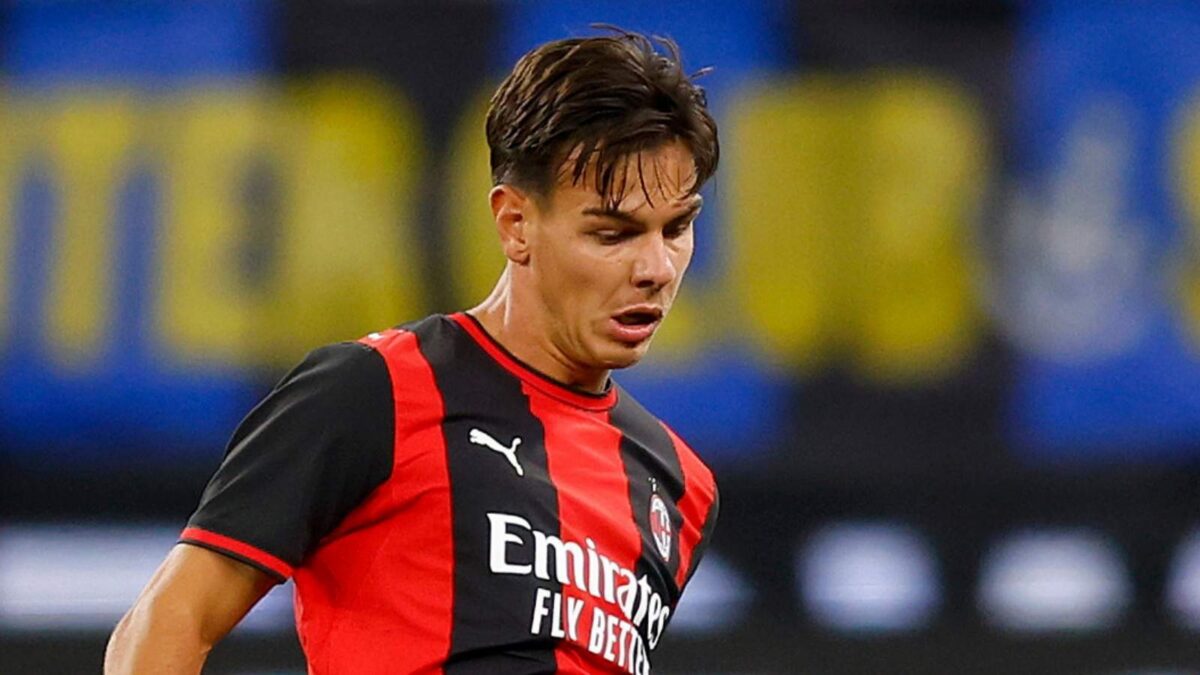 Ardon Jashari, centrocampista AC Milan, qui durante il derby amichevole contro l'Inter disputato a Perth (Western Australia)