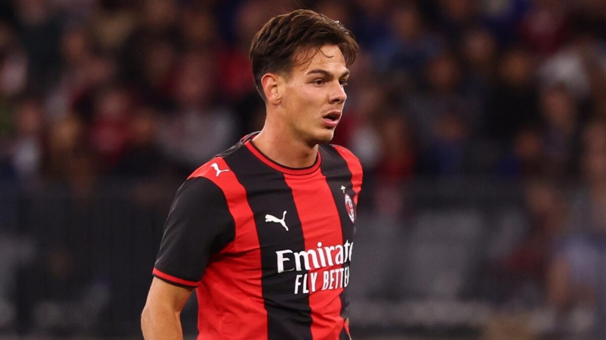 Ardon Jashari, centrocampista AC Milan, qui durante il derby amichevole contro l'Inter disputato a Perth (Western Australia)