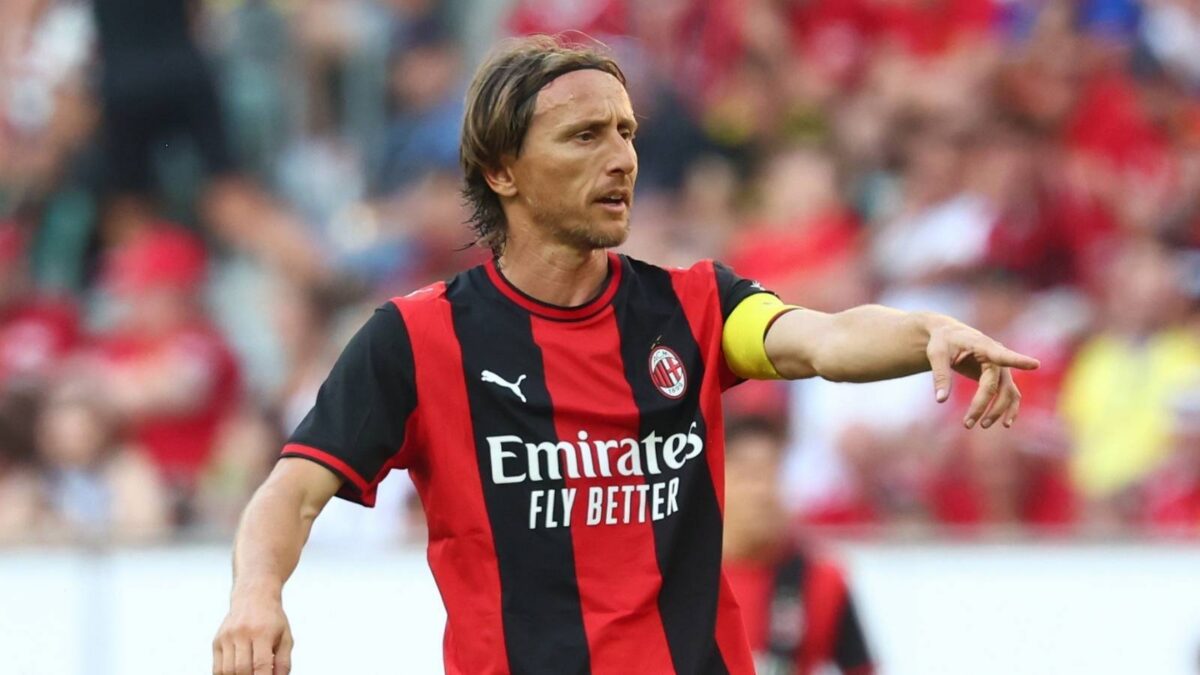 Luka Modrić, centrocampista AC Milan, qui in campo a Breslavia durante l'amichevole contro il Manchester United