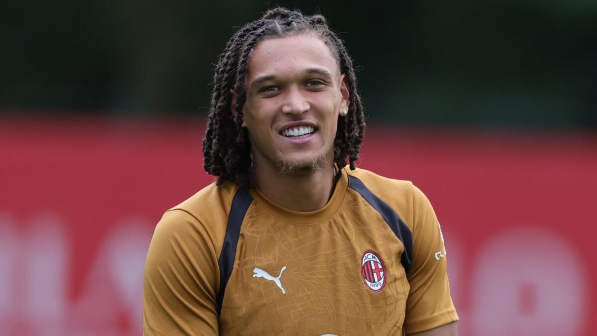 Diego Moreira, centrocampista AC Milan, qui durante una seduta di allenamento con i rossoneri a Milanello