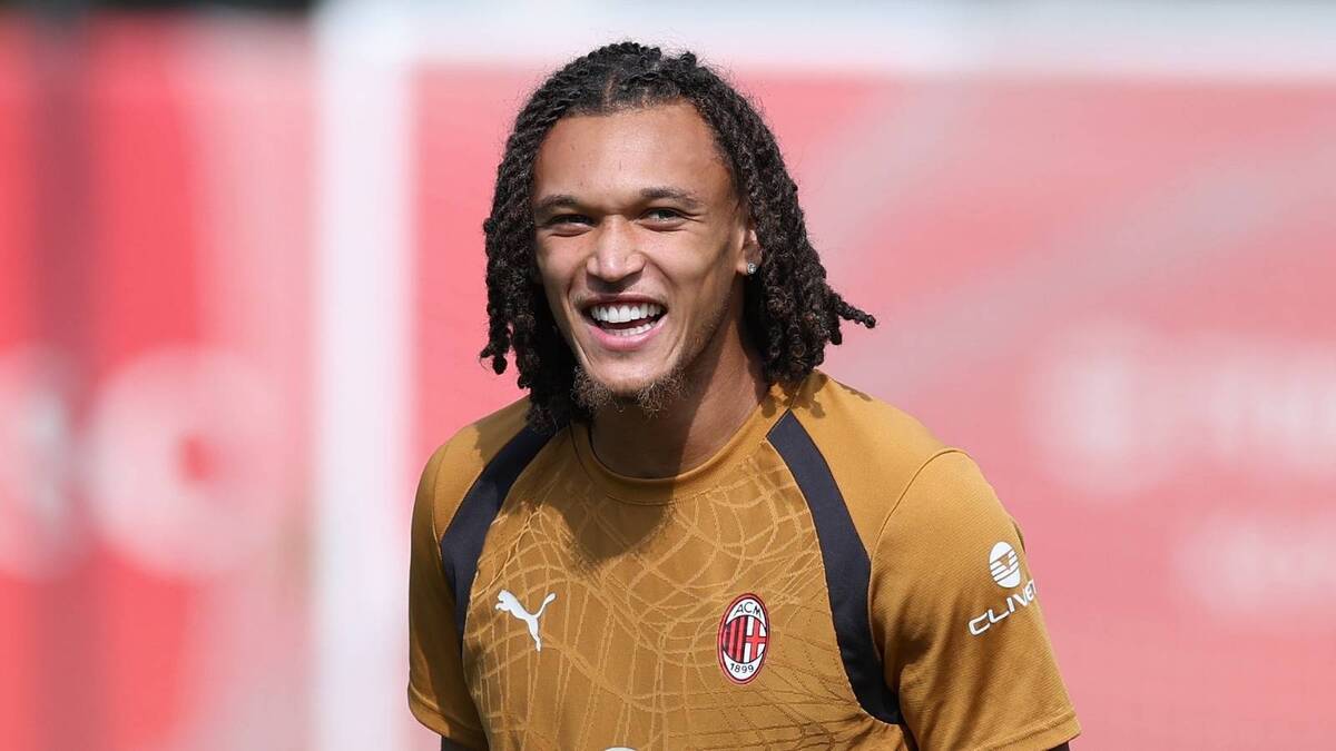 Diego Moreira, centrocampista AC Milan, qui durante una seduta di allenamento con i rossoneri a Milanello