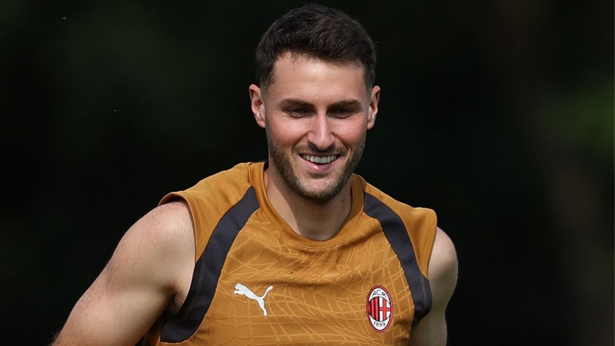 Santiago Giménez, attaccante AC Milan, potrebbe lasciare i rossoneri in questo calciomercato estivo 2026