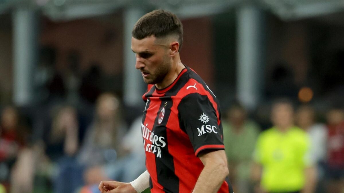 Santiago Giménez, attaccante AC Milan, dovrebbe lasciare i rossoneri in questo calciomercato estivo 2026