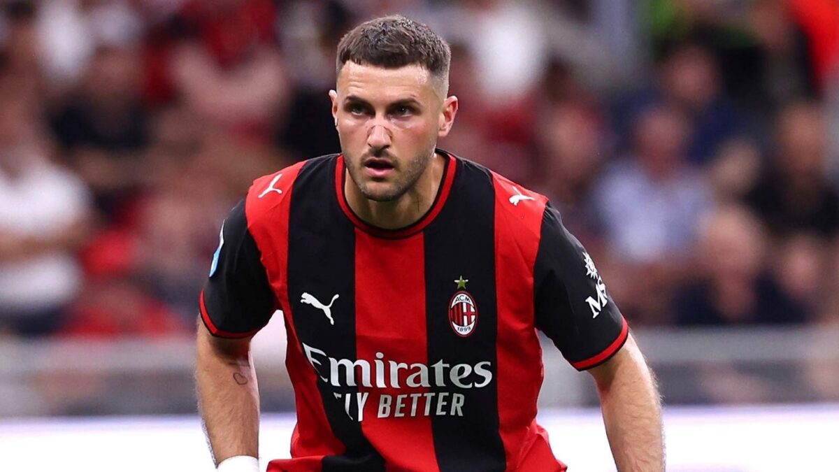 Santiago Giménez, attaccante AC Milan, dovrebbe lasciare i rossoneri in questo calciomercato estivo 2026
