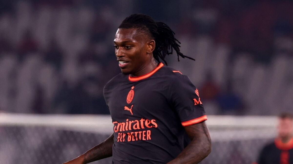 Rafael Leão, attaccante AC Milan, dovrebbe lasciare i rossoneri in questo calciomercato estivo 2026