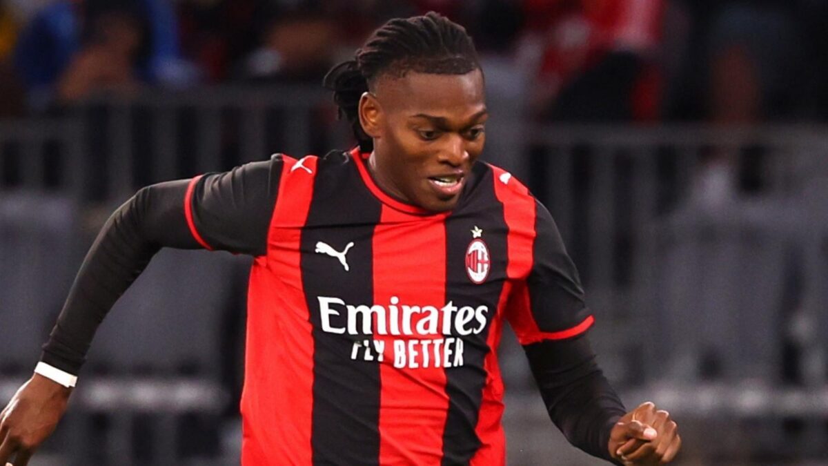 Rafael Leão, attaccante AC Milan, dovrebbe lasciare i rossoneri in questo calciomercato estivo 2026