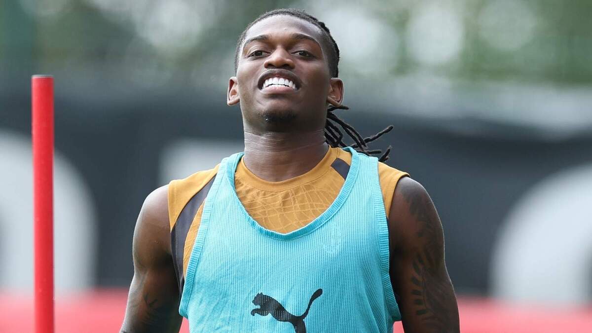 Rafael Leão, attaccante AC Milan, lascerà i rossoneri in questo calciomercato estivo 2026