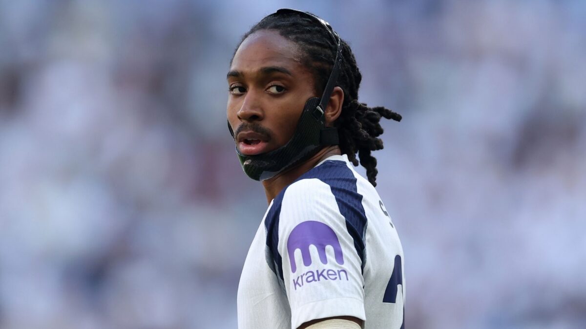 Djed Spence, difensore Tottenham, è un obiettivo del Milan per il calciomercato estivo 2026