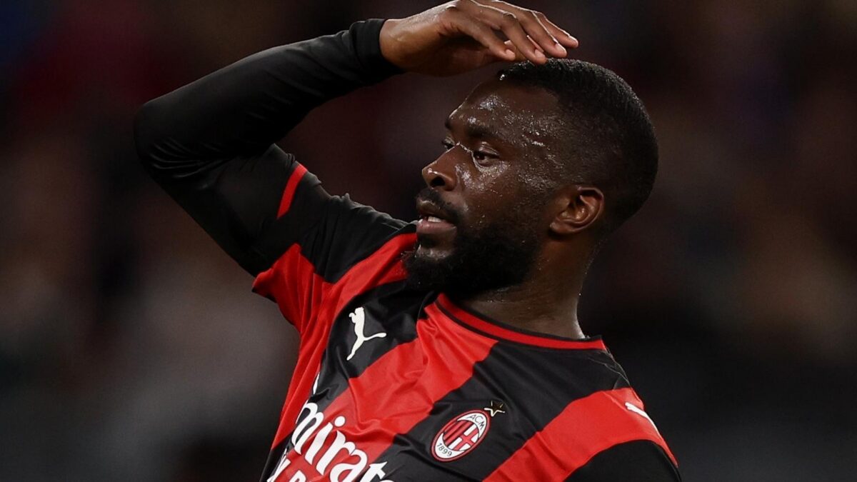 Fikayo Tomori, difensore AC Milan, dovrebbe lasciare i rossoneri in questo calciomercato estivo 2026