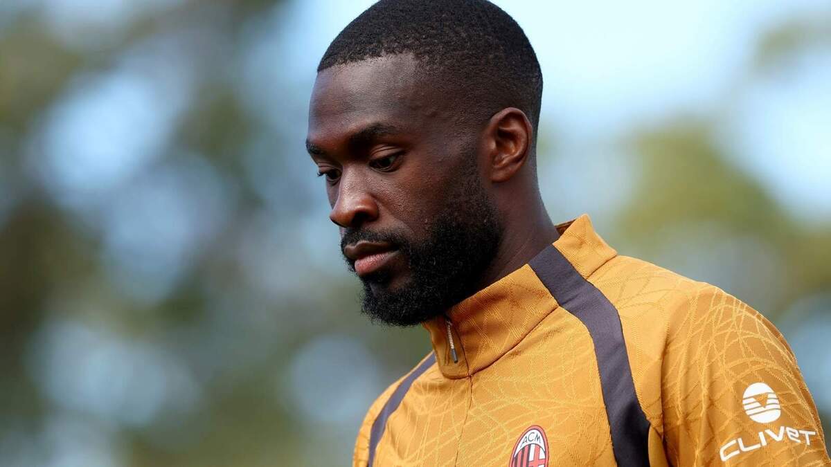 Fikayo Tomori, difensore AC Milan, dovrebbe lasciare i rossoneri in questo calciomercato estivo 2026