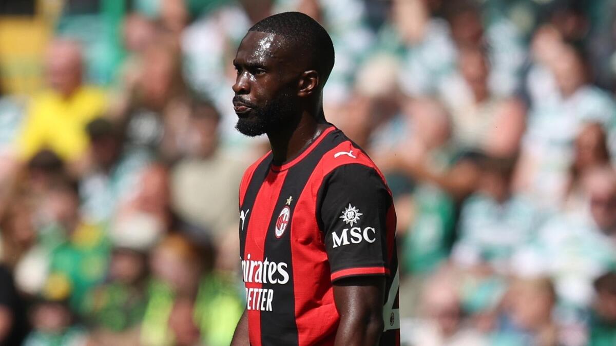 Fikayo Tomori, difensore AC Milan, non dovrebbe lasciare i rossoneri nel calciomercato estivo 2026