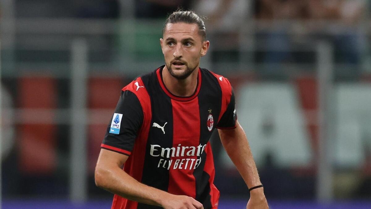 Adrien Rabiot, centrocampista AC Milan, potrebbe rinnovare il suo contratto con i rossoneri dopo il calciomercato estivo 2026