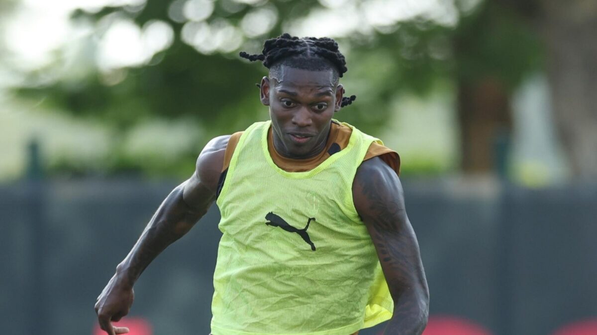 Cessioni Milan, Leão ancora in uscita: ecco la mossa della dirigenza rossonera