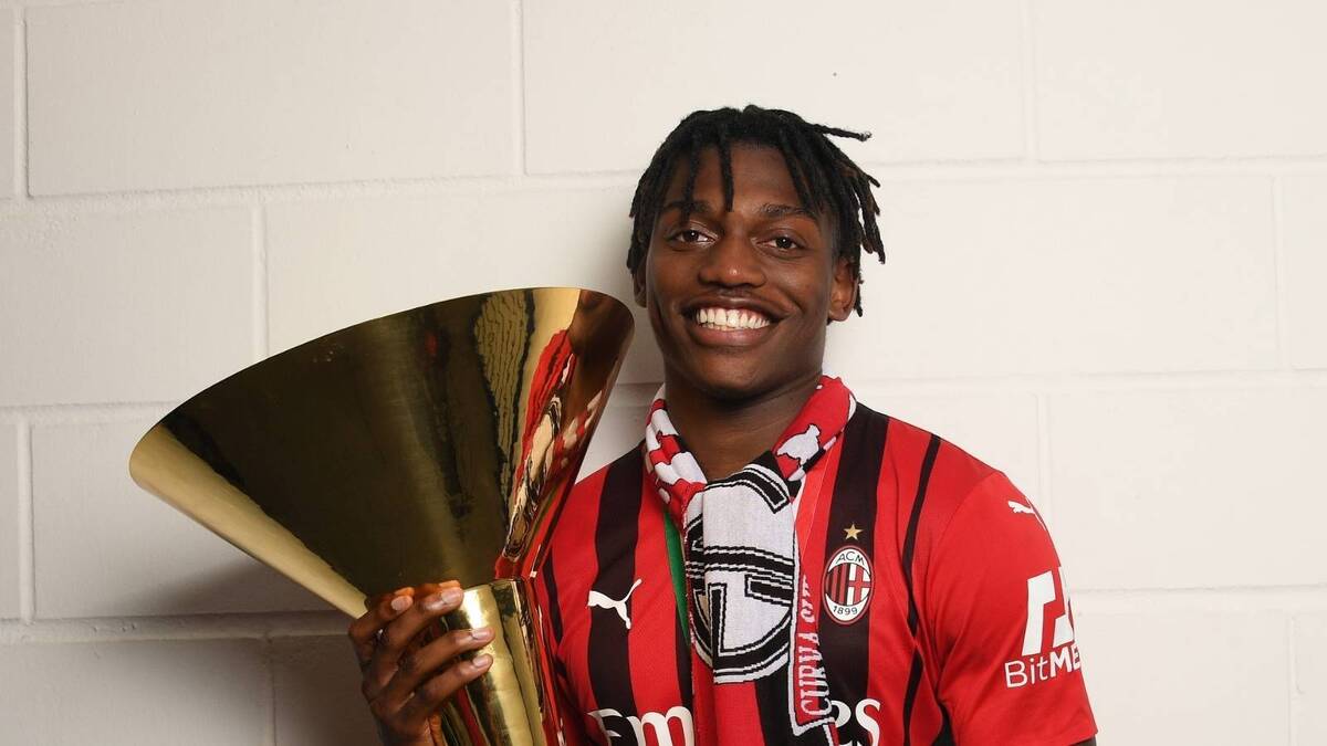 Calciomercato Milan: ufficiale la cessione di Leão. Le vere cifre dell'affare e il saluto del club