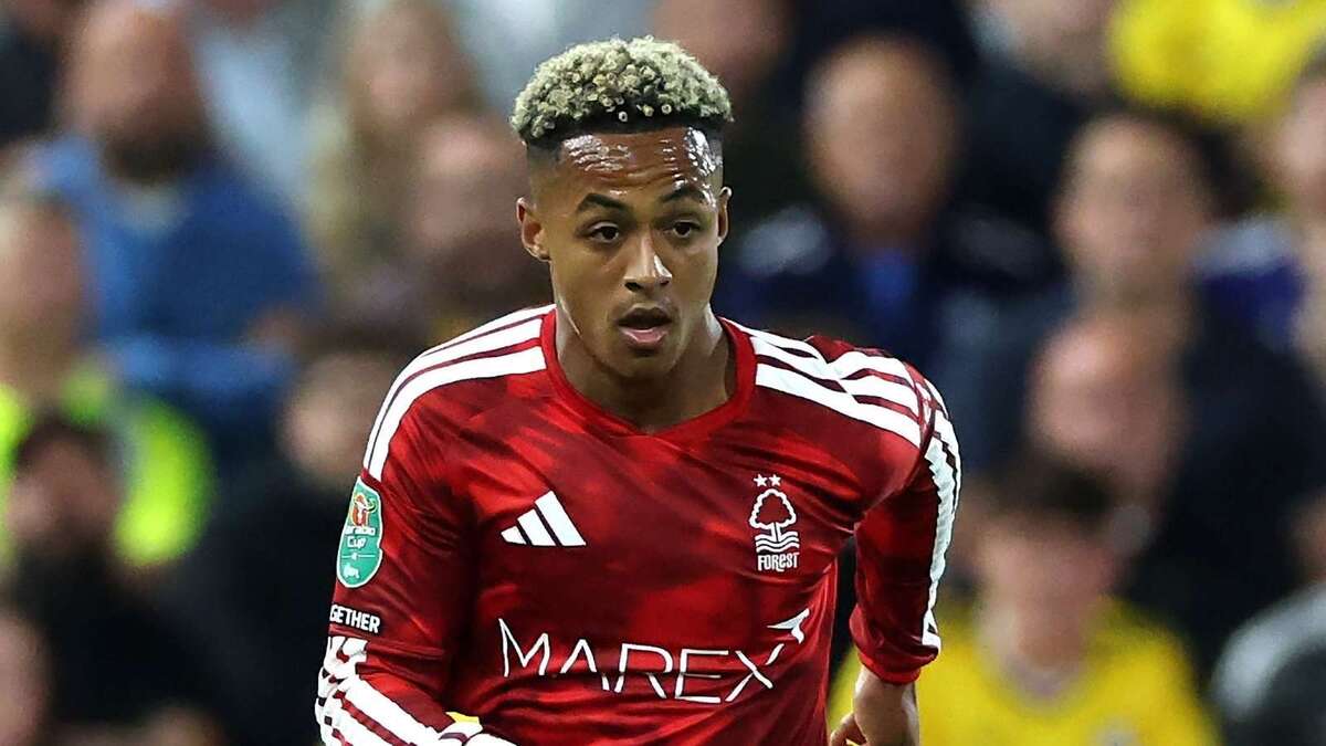 Mercato Milan, Leao pronto all'addio: spunta Hutchinson come erede. Chi è e come gioca