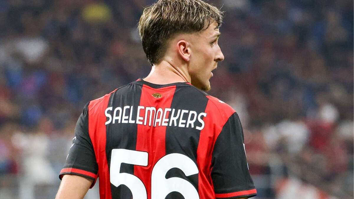 Alexis Saelemaekers, centrocampista AC Milan, qui durante Milan-Venezia 2-0 (Serie A 2026-2027)
